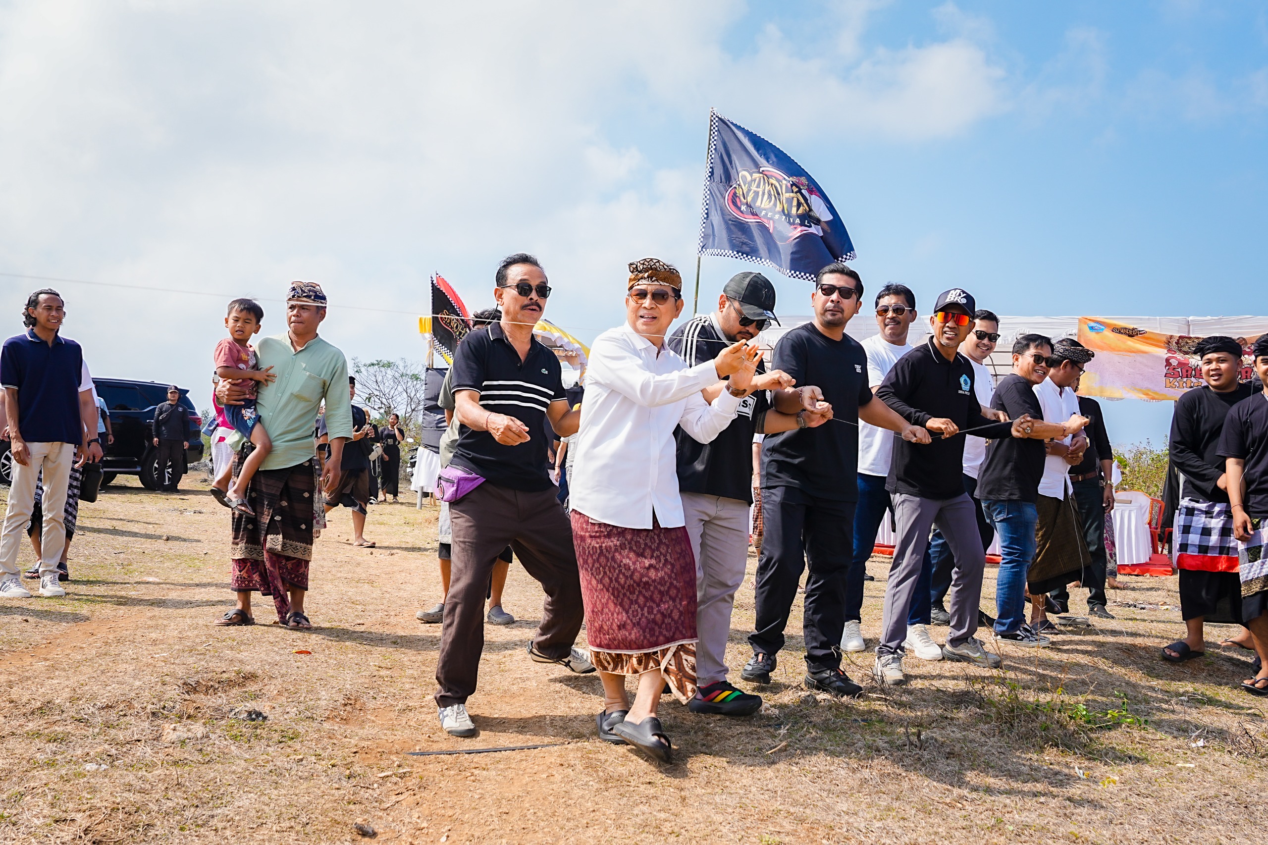 Bupati Buka Sabdha Kite Festival VI Banjar Kangin, Pecatu