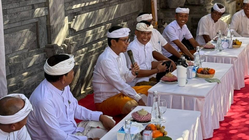Bupati Badung Hadiri Puncak Karya Mamungkah dan Padudusan Alit di Dadia Penitangan Jimbaran