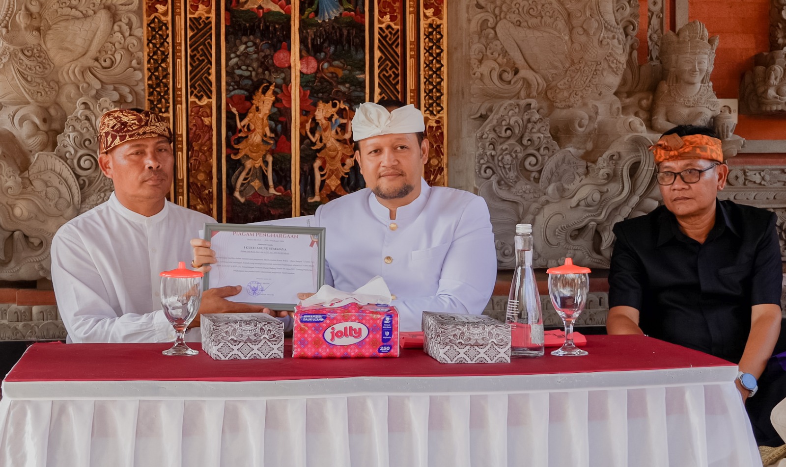 Wabup. Bagus Alit Sucipta Melayat di Bongkasa
