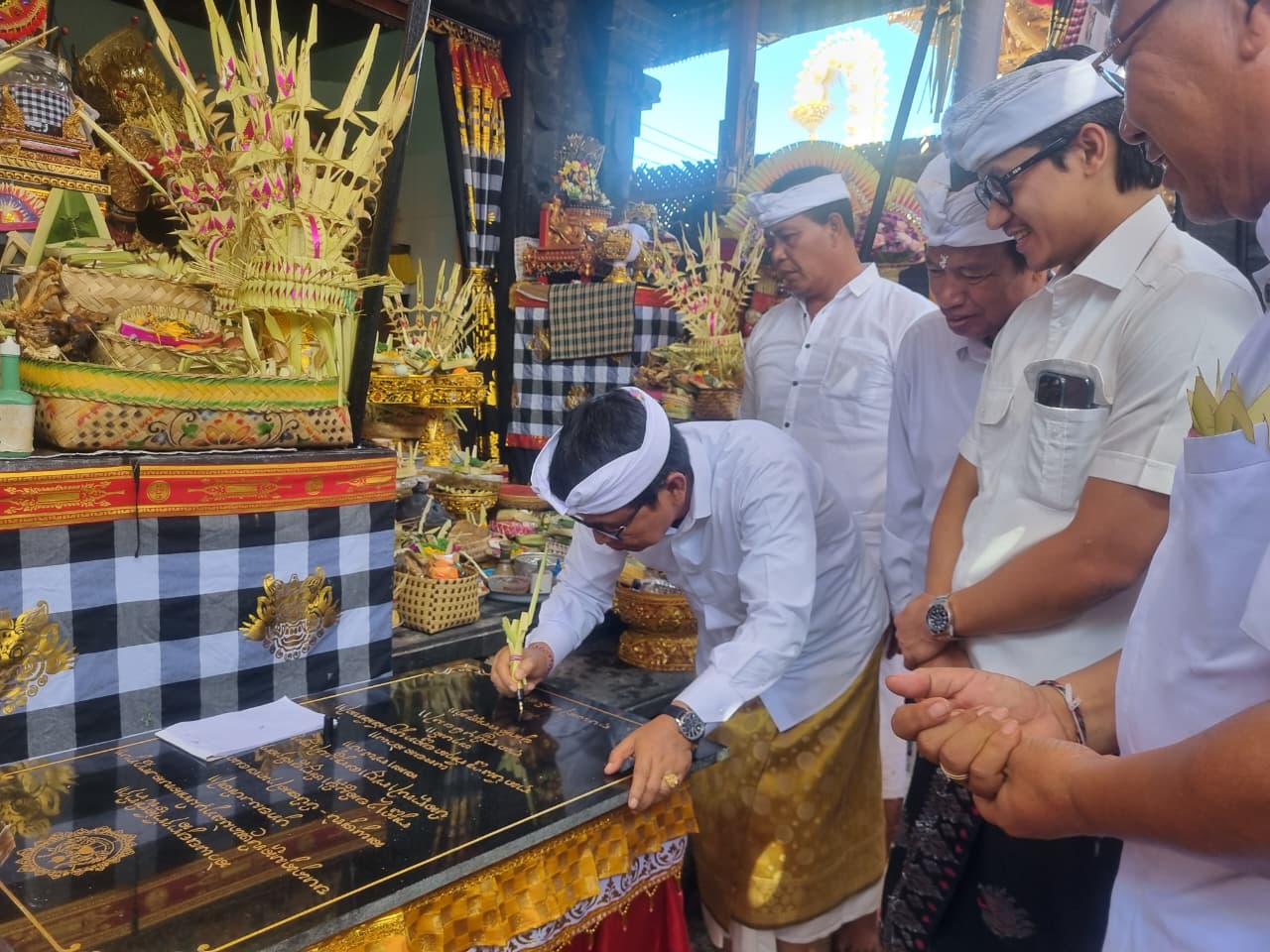 Bupati Adi Arnawa Tandatangani Prasasti Karya Ngenteg Linggih di Pura Maspahit Canggu