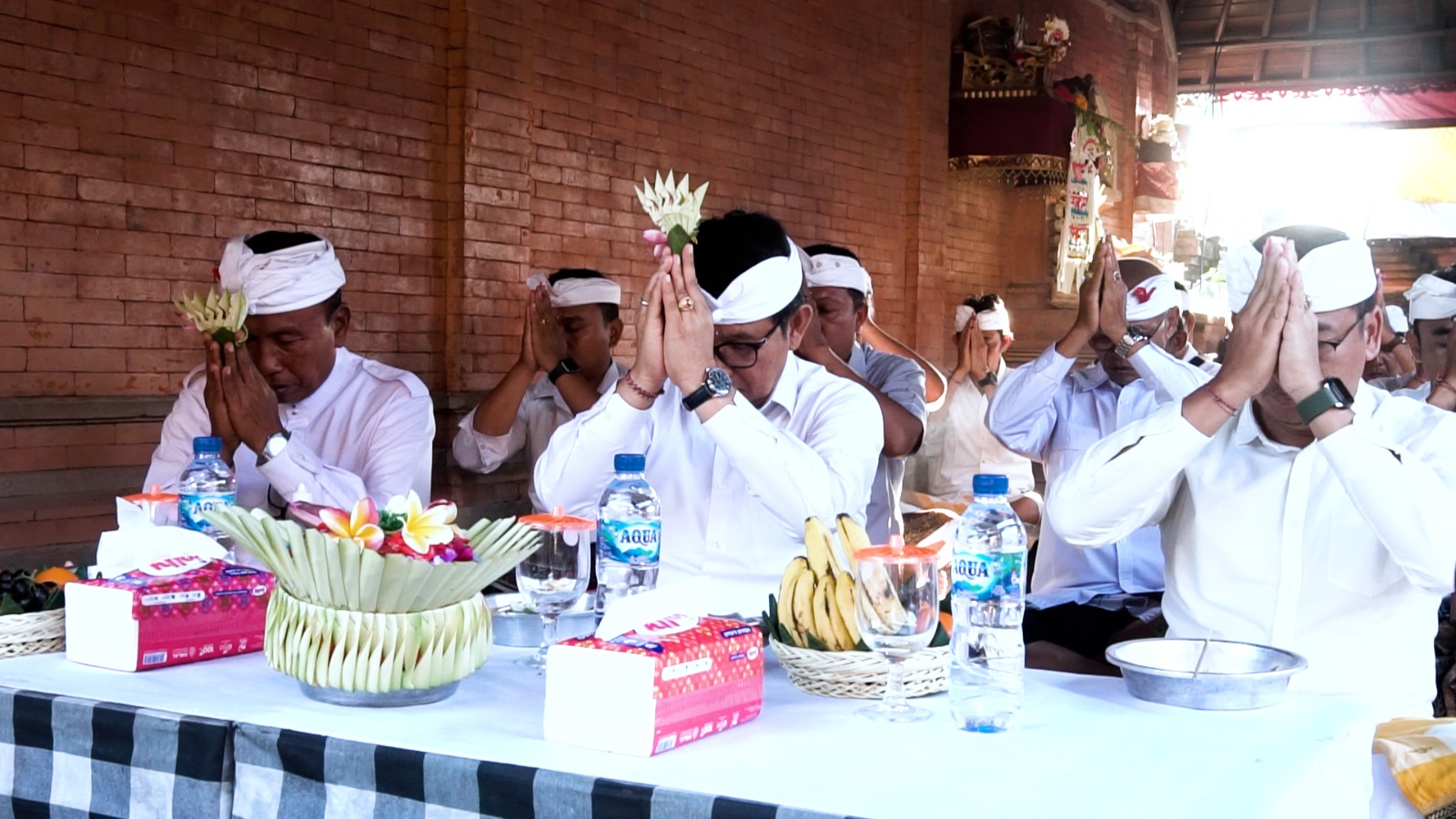 Bupati Badung Nodya Karya Pujawali Pura Dalem Sari Kapal
